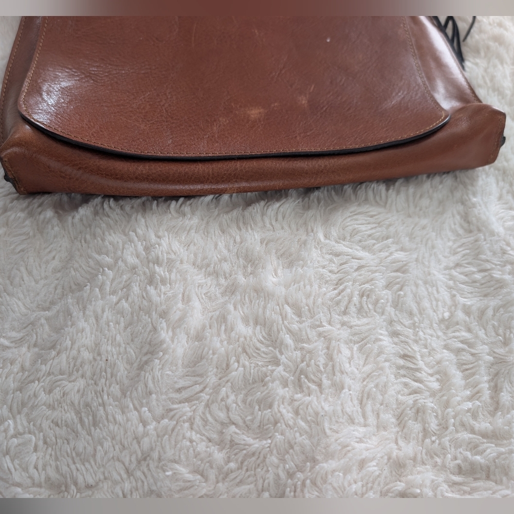 Leather Crossbody Bag in Brown - Classic Everyday Style - Picture 6 of 9